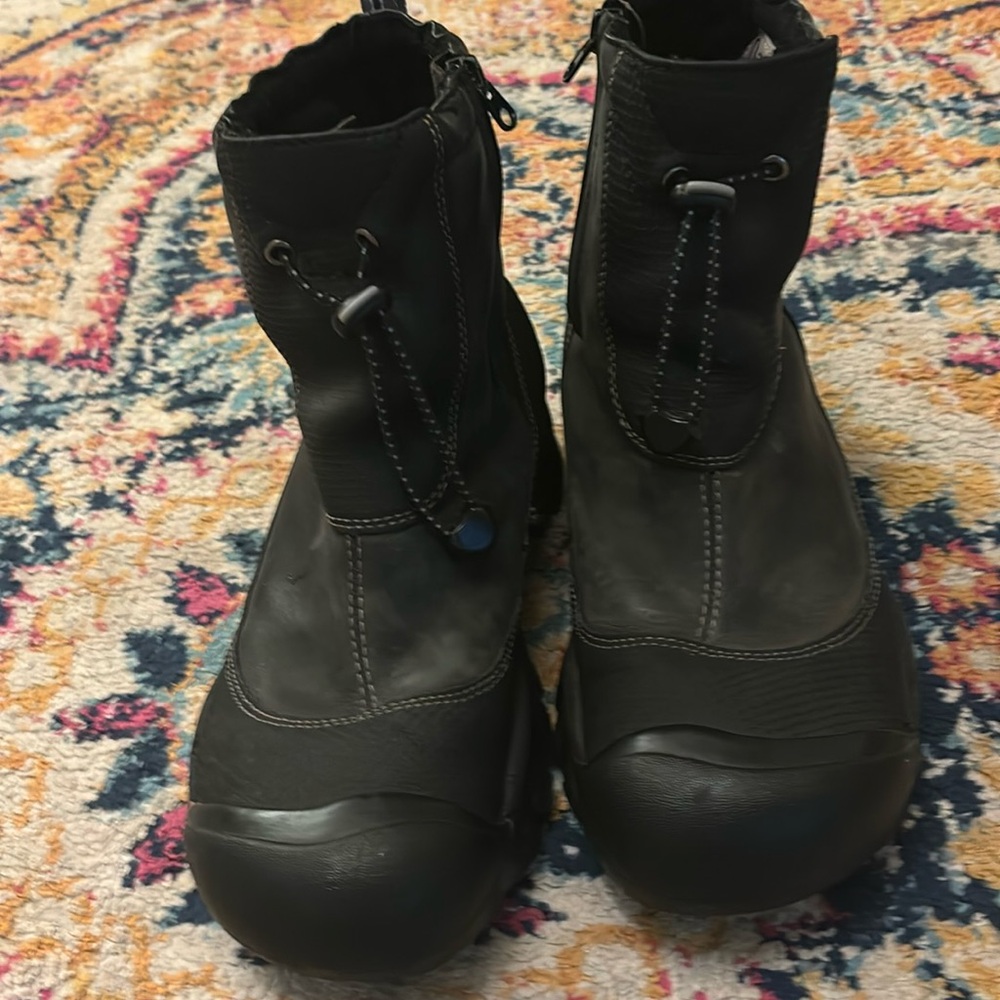 Woman’s Keen ankle boot